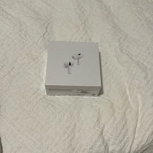 NWT STILL IN PACKAGING APPLE AIR PODS SECOND GENERATION